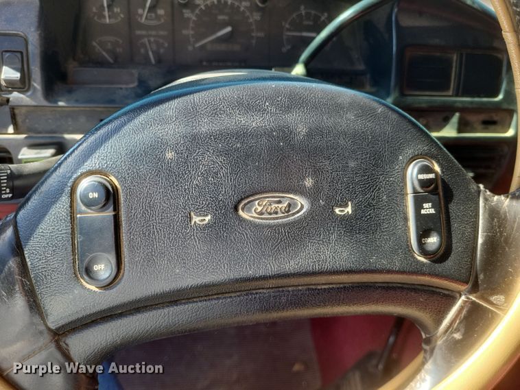 image for item MI9820 1996 Ford F350 XLT  flatbed pickup truck