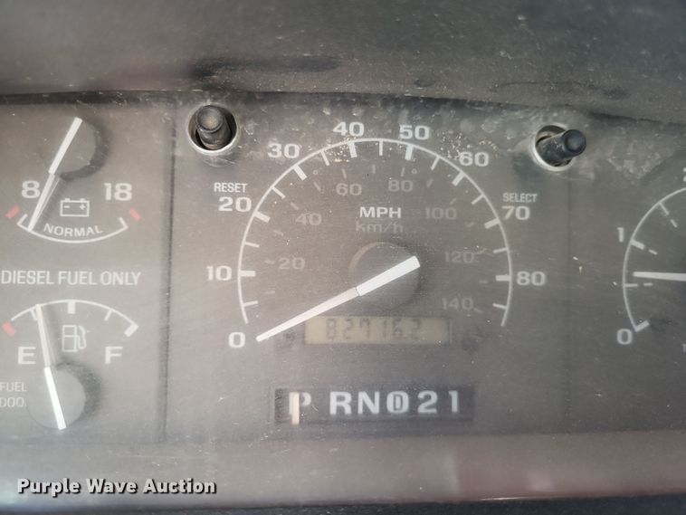 image for item MI9820 1996 Ford F350 XLT  flatbed pickup truck