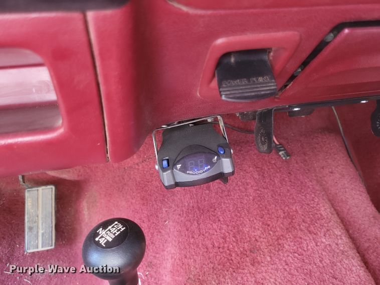 image for item MI9820 1996 Ford F350 XLT  flatbed pickup truck