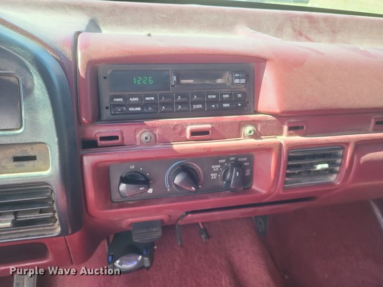 image for item MI9820 1996 Ford F350 XLT  flatbed pickup truck