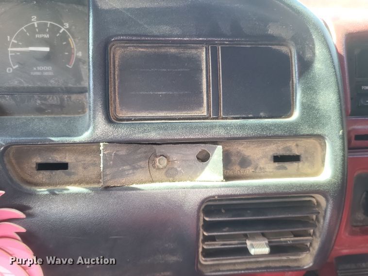 image for item MI9820 1996 Ford F350 XLT  flatbed pickup truck