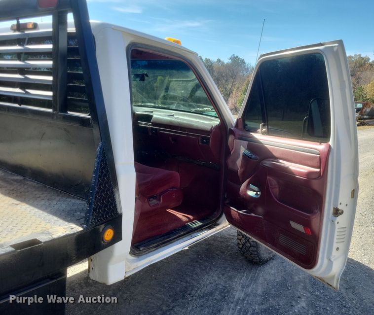 image for item MI9820 1996 Ford F350 XLT  flatbed pickup truck