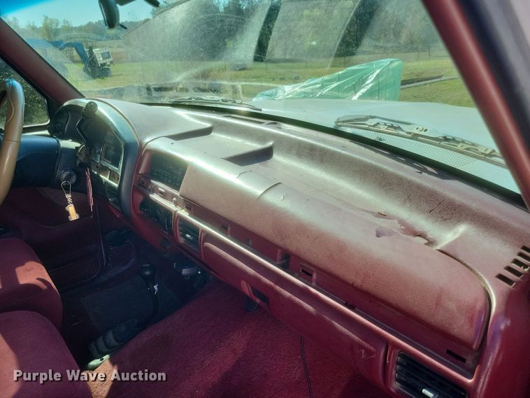 image for item MI9820 1996 Ford F350 XLT  flatbed pickup truck