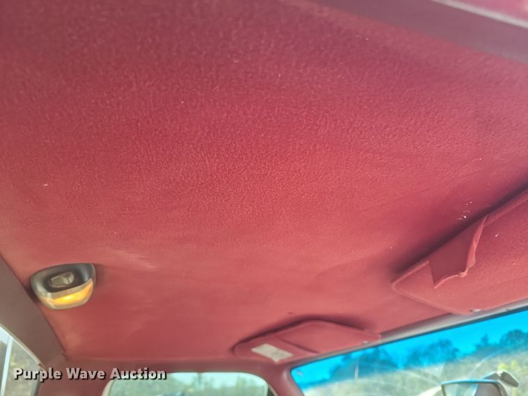 image for item MI9820 1996 Ford F350 XLT  flatbed pickup truck