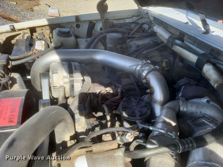 image for item MI9820 1996 Ford F350 XLT  flatbed pickup truck