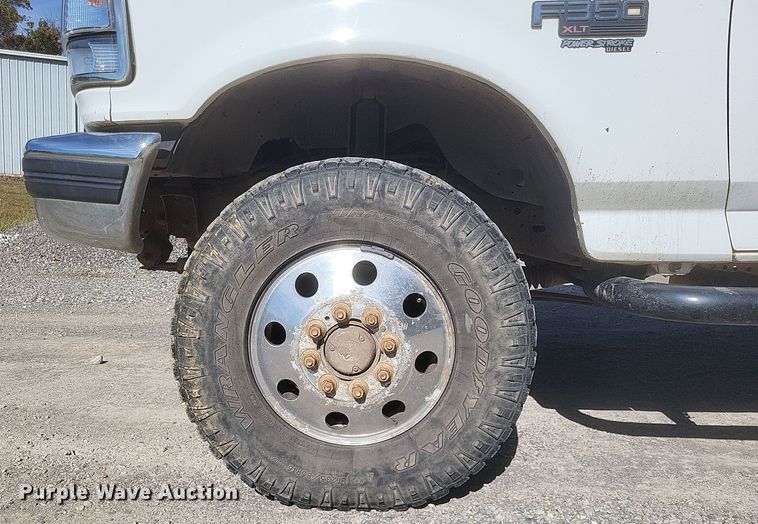 image for item MI9820 1996 Ford F350 XLT  flatbed pickup truck