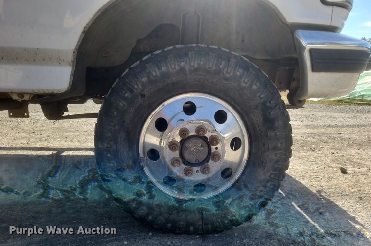 image for item MI9820 1996 Ford F350 XLT  flatbed pickup truck