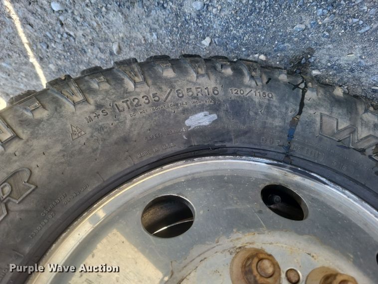 image for item MI9820 1996 Ford F350 XLT  flatbed pickup truck