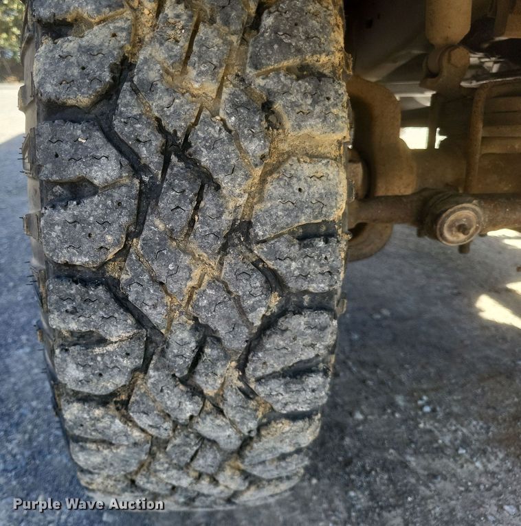 image for item MI9820 1996 Ford F350 XLT  flatbed pickup truck