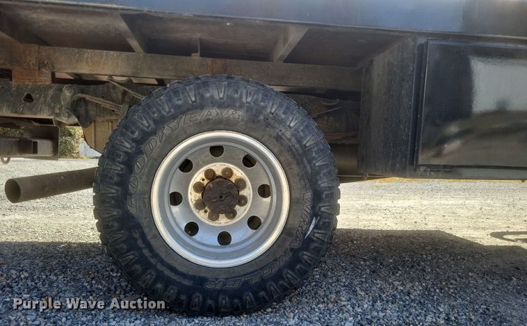 image for item MI9820 1996 Ford F350 XLT  flatbed pickup truck