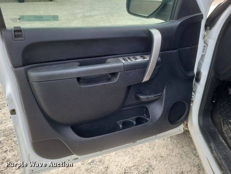 image for item MI9832 2011 GMC Sierra 1500 SLE  Ext. Cab pickup truck