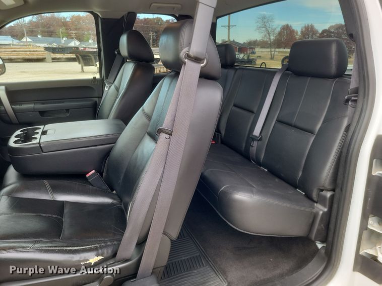 image for item MI9832 2011 GMC Sierra 1500 SLE  Ext. Cab pickup truck