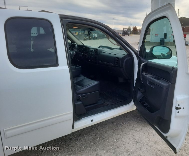 image for item MI9832 2011 GMC Sierra 1500 SLE  Ext. Cab pickup truck