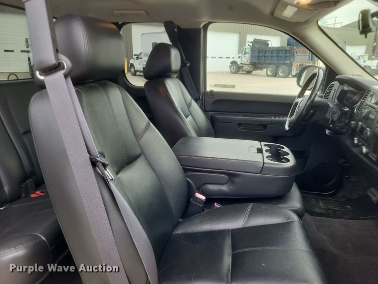 image for item MI9832 2011 GMC Sierra 1500 SLE  Ext. Cab pickup truck