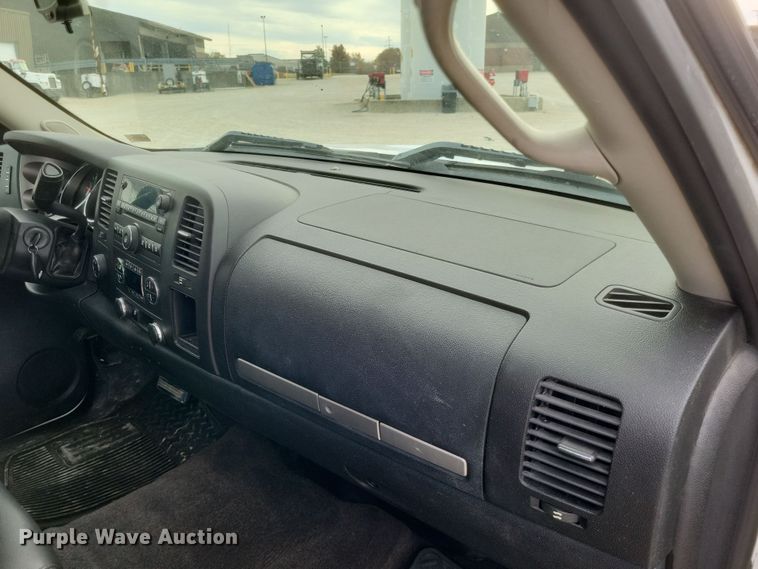 image for item MI9832 2011 GMC Sierra 1500 SLE  Ext. Cab pickup truck