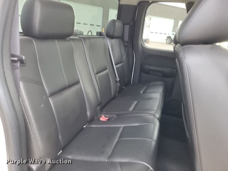 image for item MI9832 2011 GMC Sierra 1500 SLE  Ext. Cab pickup truck