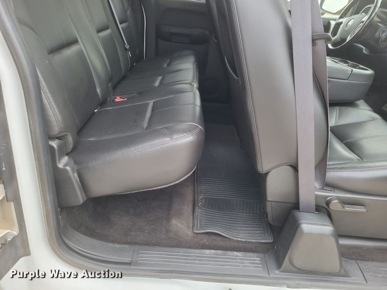 image for item MI9832 2011 GMC Sierra 1500 SLE  Ext. Cab pickup truck