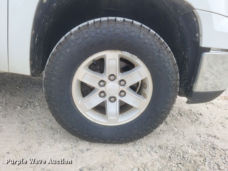 image for item MI9832 2011 GMC Sierra 1500 SLE  Ext. Cab pickup truck