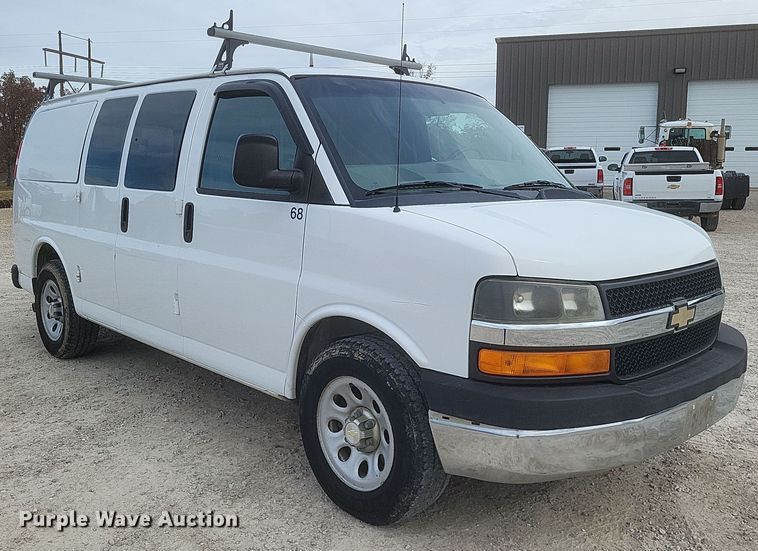 image for item MI9833 2014 Chevrolet Express  van