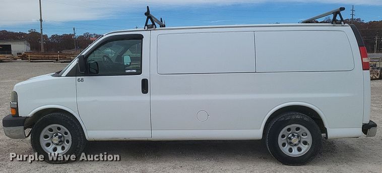 image for item MI9833 2014 Chevrolet Express  van
