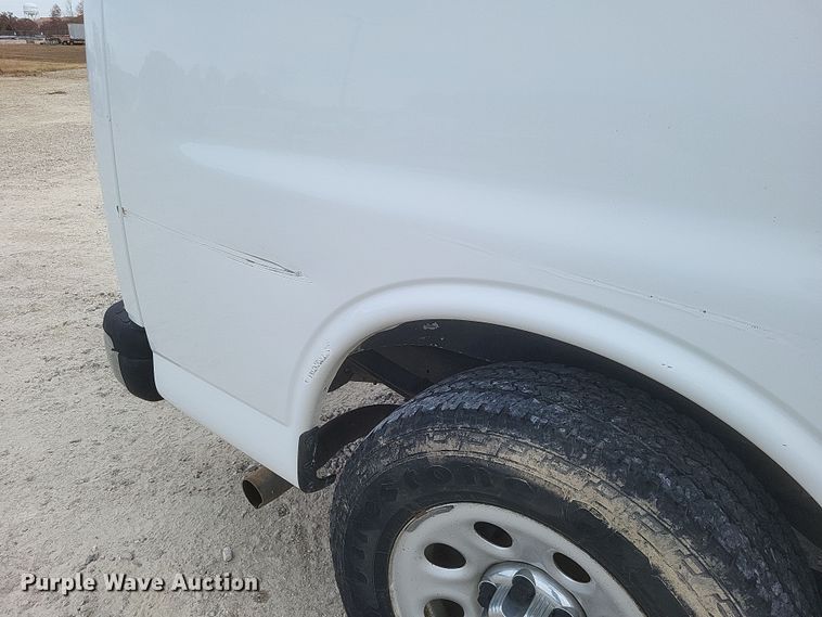 image for item MI9833 2014 Chevrolet Express  van