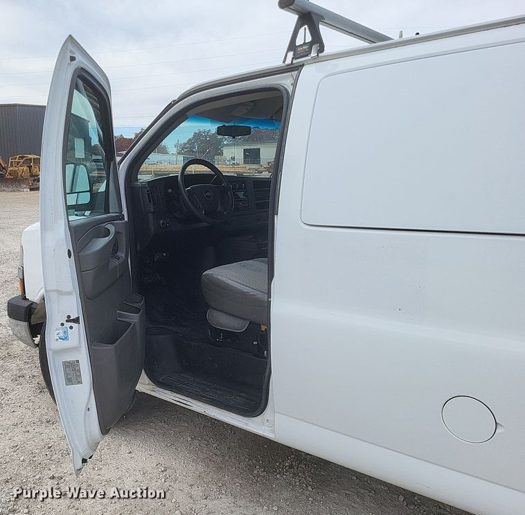 image for item MI9833 2014 Chevrolet Express  van