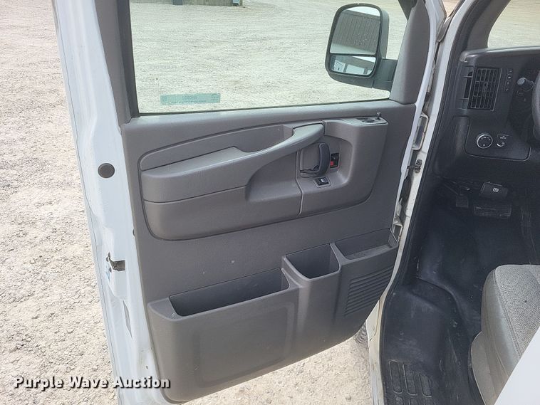 image for item MI9833 2014 Chevrolet Express  van