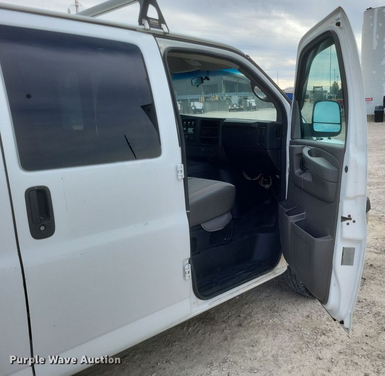 image for item MI9833 2014 Chevrolet Express  van