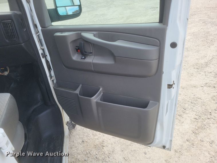 image for item MI9833 2014 Chevrolet Express  van