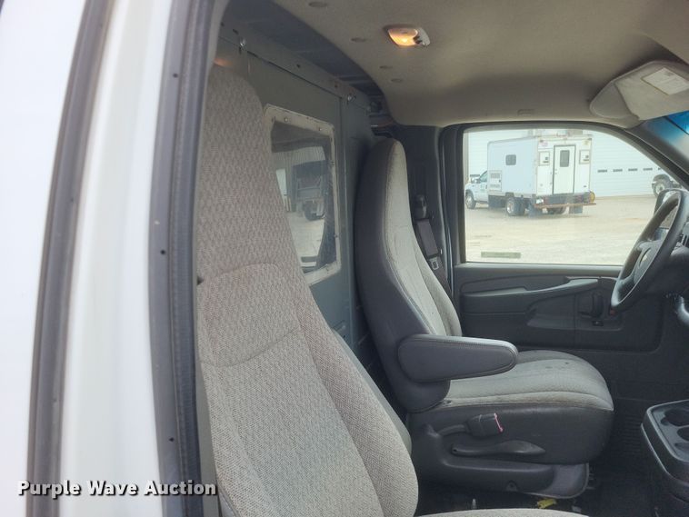 image for item MI9833 2014 Chevrolet Express  van