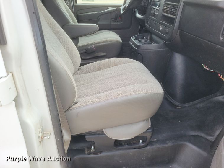 image for item MI9833 2014 Chevrolet Express  van