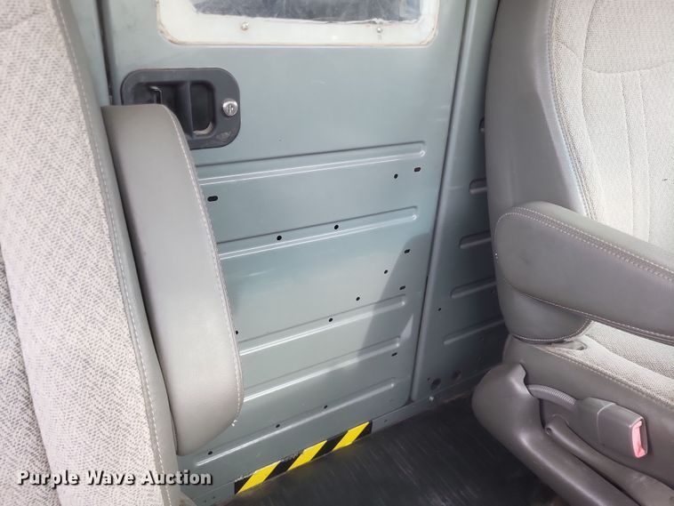 image for item MI9833 2014 Chevrolet Express  van