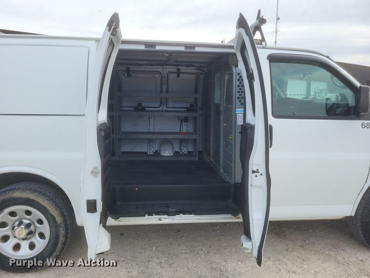 image for item MI9833 2014 Chevrolet Express  van