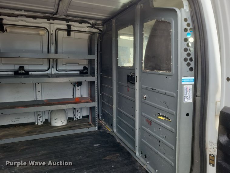 image for item MI9833 2014 Chevrolet Express  van