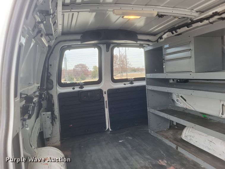 image for item MI9833 2014 Chevrolet Express  van