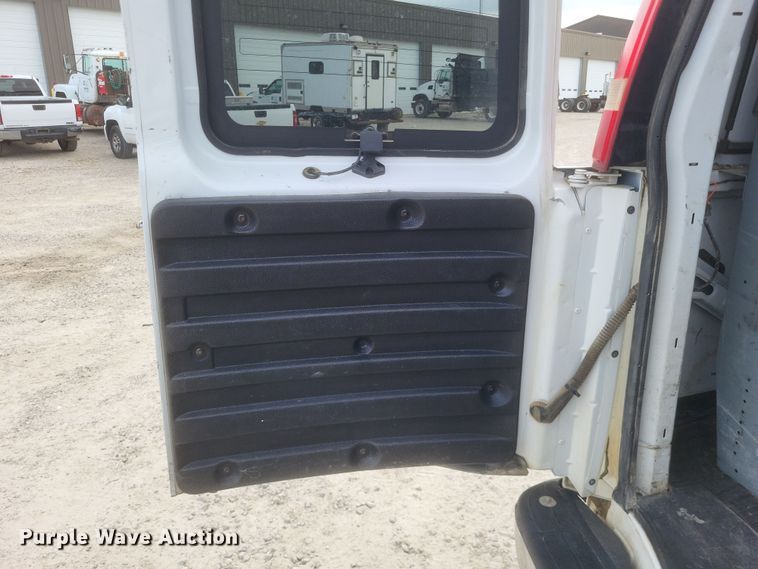 image for item MI9833 2014 Chevrolet Express  van