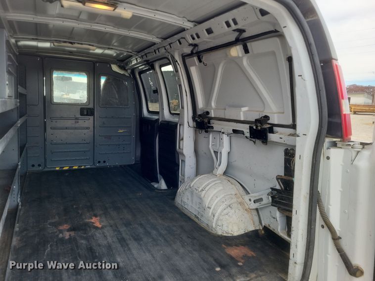 image for item MI9833 2014 Chevrolet Express  van