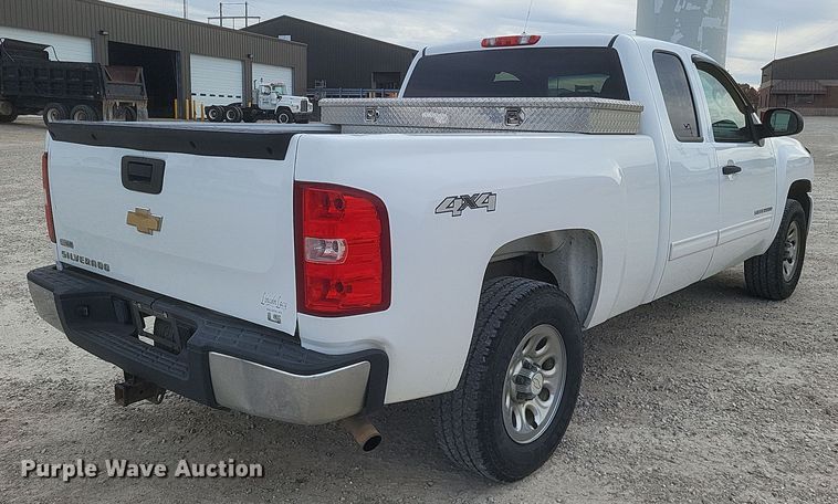 image for item MI9835 2011 Chevrolet Silverado 1500 LS  Ext. Cab pickup truck