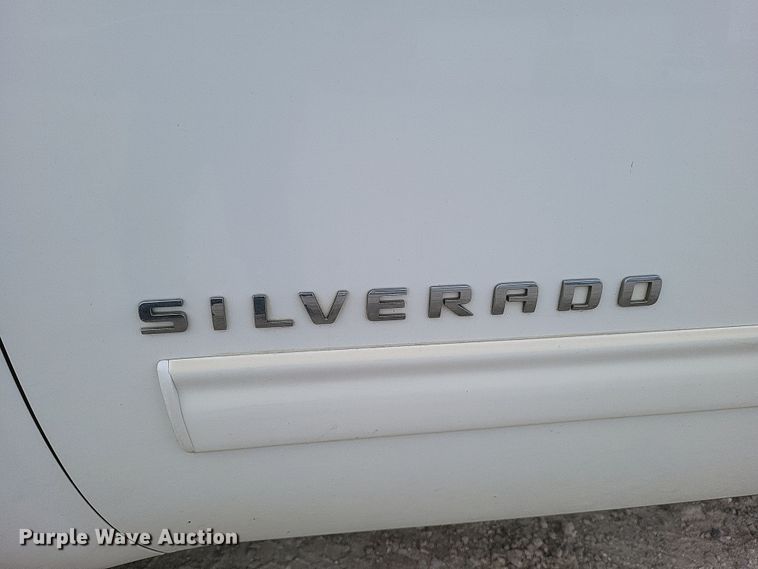 image for item MI9835 2011 Chevrolet Silverado 1500 LS  Ext. Cab pickup truck