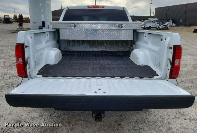 image for item MI9835 2011 Chevrolet Silverado 1500 LS  Ext. Cab pickup truck