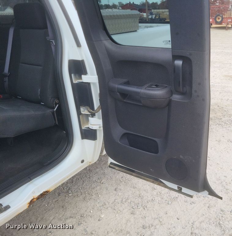 image for item MI9835 2011 Chevrolet Silverado 1500 LS  Ext. Cab pickup truck