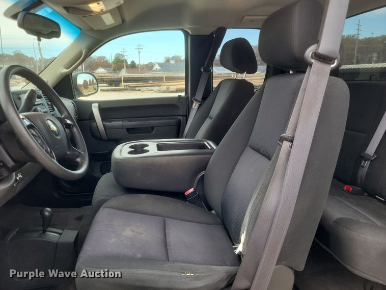 image for item MI9835 2011 Chevrolet Silverado 1500 LS  Ext. Cab pickup truck