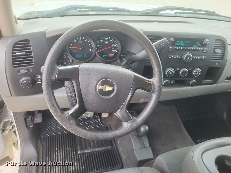 image for item MI9835 2011 Chevrolet Silverado 1500 LS  Ext. Cab pickup truck