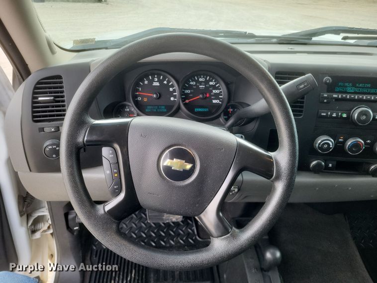 image for item MI9835 2011 Chevrolet Silverado 1500 LS  Ext. Cab pickup truck