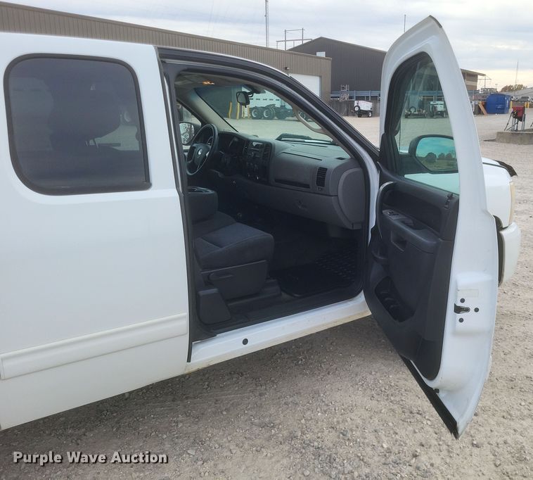 image for item MI9835 2011 Chevrolet Silverado 1500 LS  Ext. Cab pickup truck