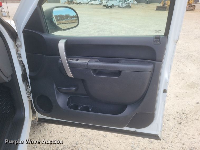 image for item MI9835 2011 Chevrolet Silverado 1500 LS  Ext. Cab pickup truck