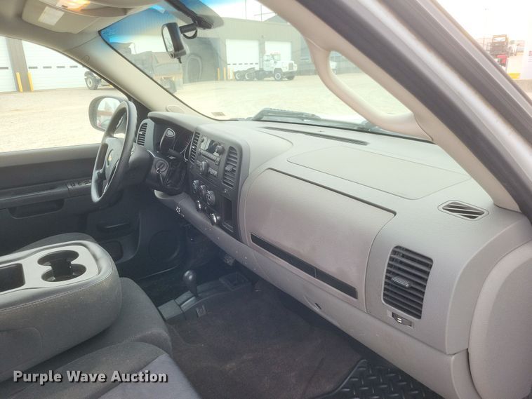 image for item MI9835 2011 Chevrolet Silverado 1500 LS  Ext. Cab pickup truck