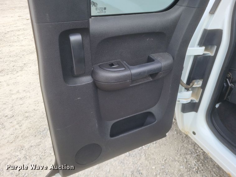 image for item MI9835 2011 Chevrolet Silverado 1500 LS  Ext. Cab pickup truck