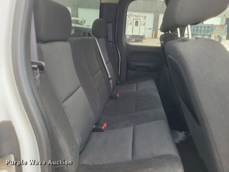 image for item MI9835 2011 Chevrolet Silverado 1500 LS  Ext. Cab pickup truck