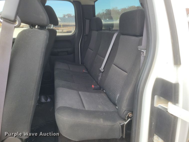 image for item MI9835 2011 Chevrolet Silverado 1500 LS  Ext. Cab pickup truck